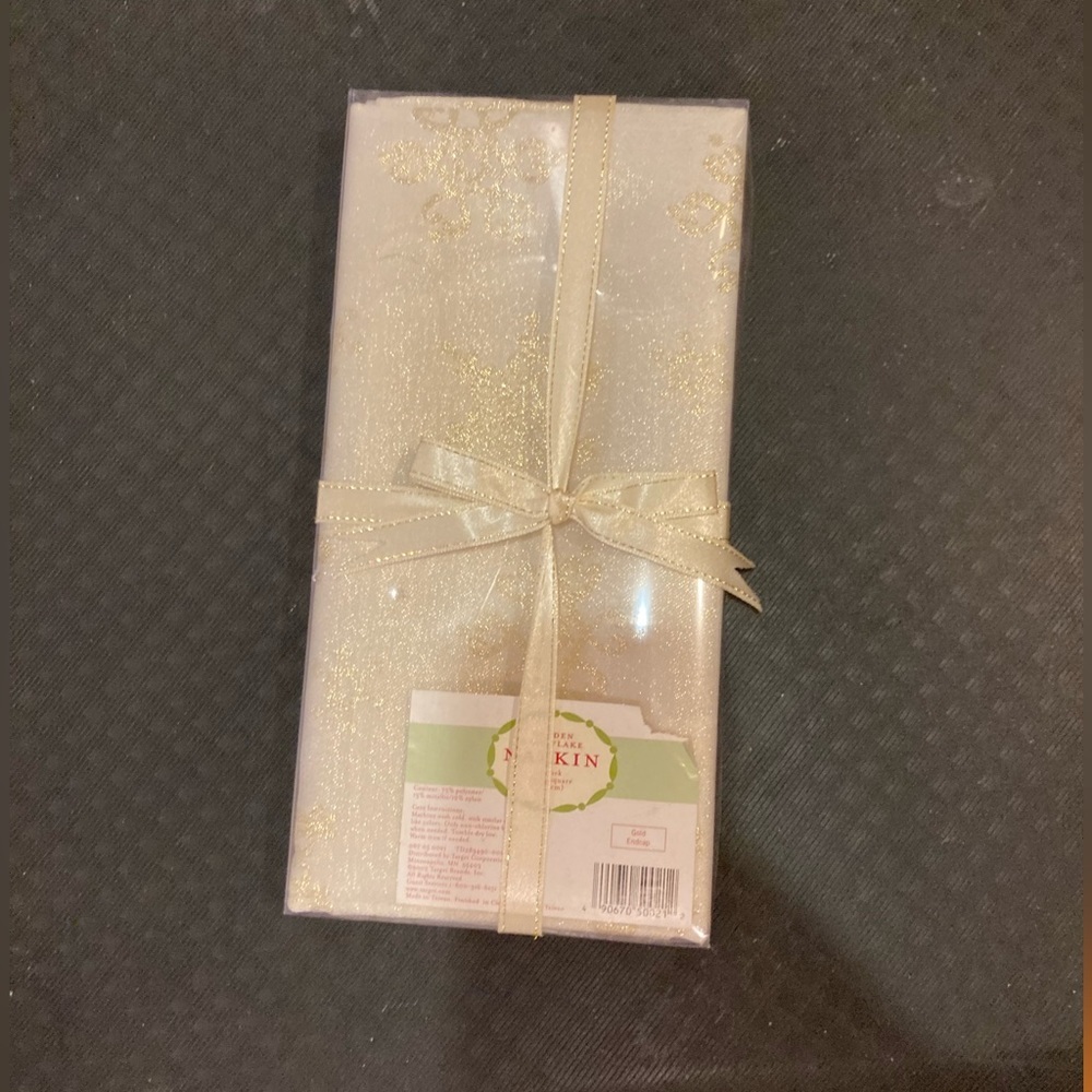 Snowflake Napkins Set of 4  - Gold NWT